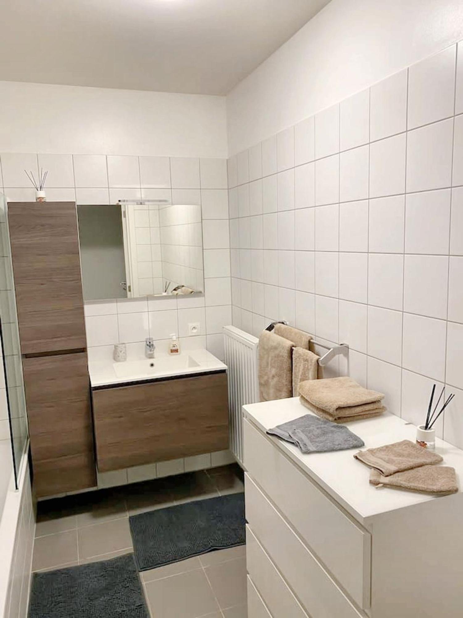 Modern Apartment In Cureghem Anderlecht 134 M² + Terrace Brussels Ngoại thất bức ảnh