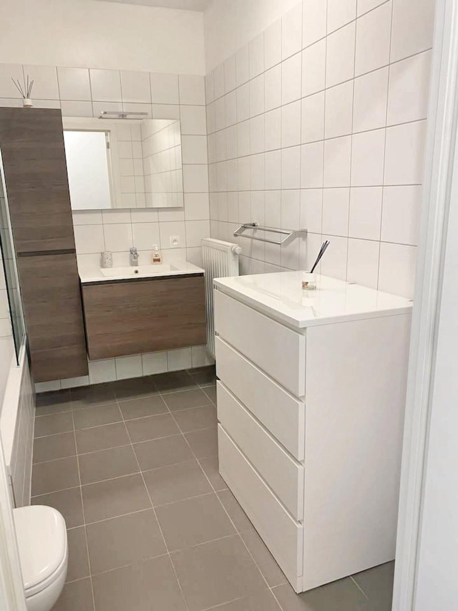 Modern Apartment In Cureghem Anderlecht 134 M² + Terrace Brussels Ngoại thất bức ảnh